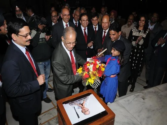 Dr. E. Sreedharan hands over charge as MD, DMRC to Shri Mangu Singh
