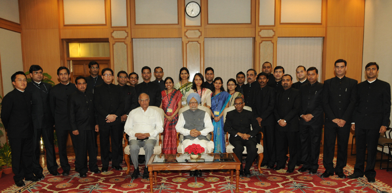 The Prime Minister, Dr. Manmohan Singh with the IFS probationers, in New Delhi on April 11, 2012