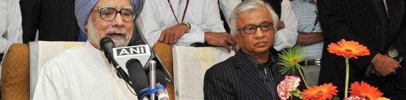 The Prime Minister, Dr. Manmohan Singh briefing the accompanying media....