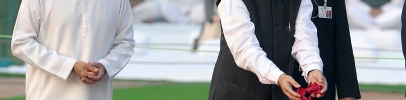 The Prime Minister, Dr. Manmohan Singh paying floral...