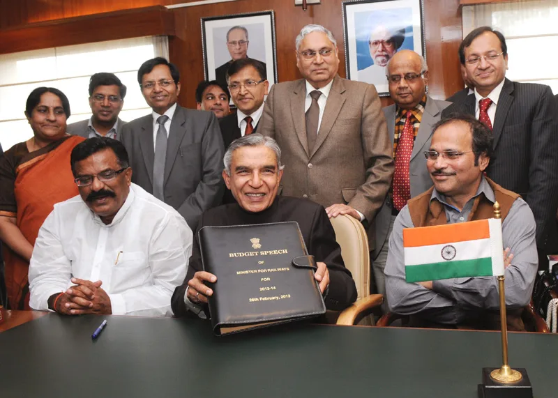 The Union Minister for Railways, Shri Pawan Kumar Bansal giving finishing…