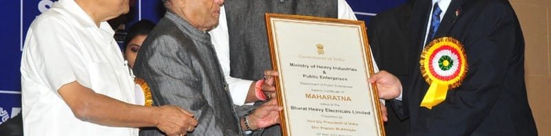 The President, Shri Pranab Mukherjee presented the SCOPE Meritorious Awards, on the occasion of the fourth Public Sector Day function, in New Delhi