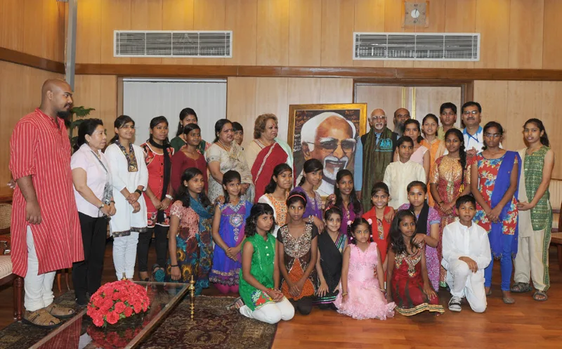 A delegation of children from SOS Children’s Village, Faridabad met the Vice President, Shri Mohd. Hamid Ansari and Smt. Salma Ansari and presented a self-made portrait of the Vice President signed by all children, in New Delhi