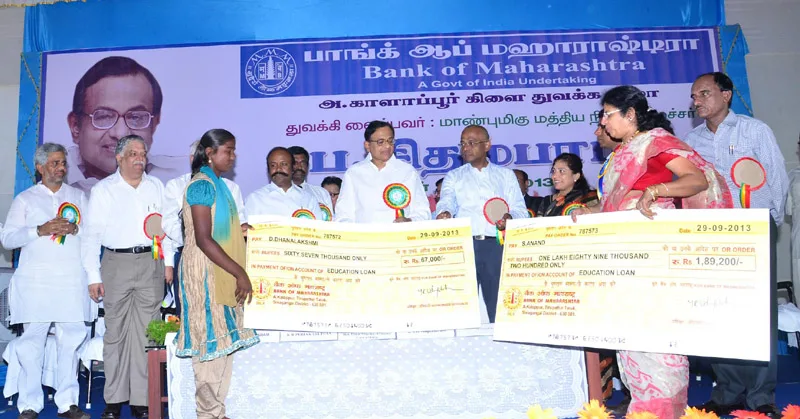 The Union Finance Minister, Shri P. Chidambaram distributing education loan to a student…