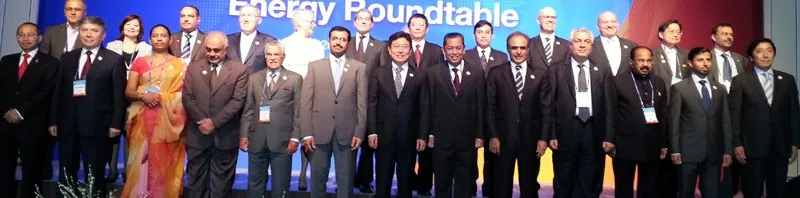 The Union Minister for Petroleum & Natural Gas, Dr. M. Veerappa Moily in a group ...