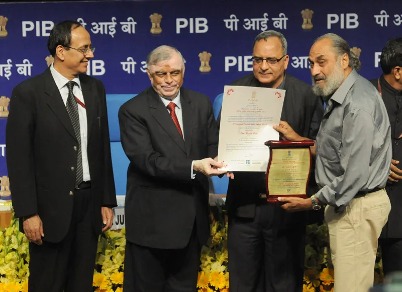 The Chief Justice of India Shri P. Sathasivam presenting the Life Time…