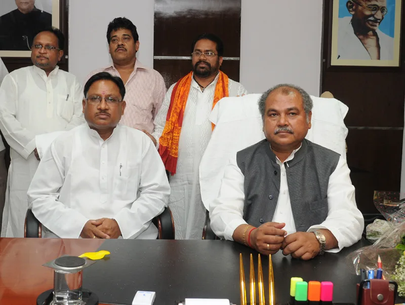 Shri Narendra Singh Tomar taking charge as the Union Minister for Steel, in New Delhi