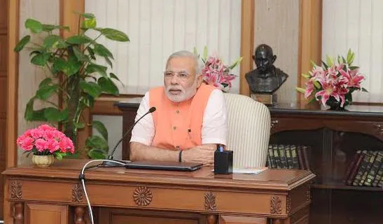 The Prime Minister, Shri Narendra Modi explaining at the launch of...