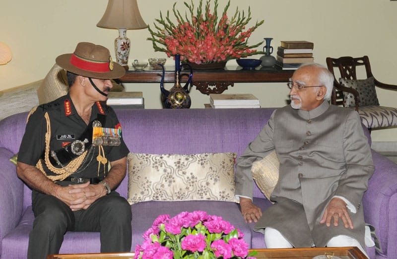 The Chief of Army Staff, General Dalbir Singh meeting the Vice President, Shri Mohd. Hamid Ansari, in New Delhi