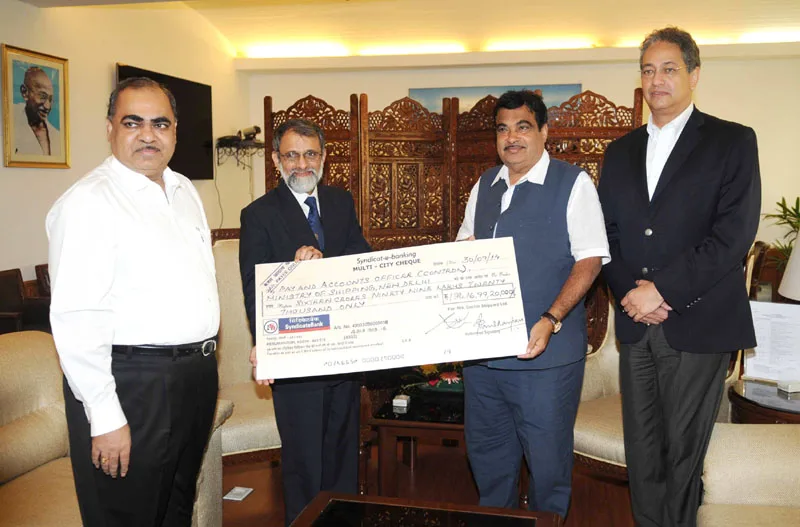 The CMD, Cochin Shipyard Ltd. (CSL), Shri Kartik Subramaniam presenting a …