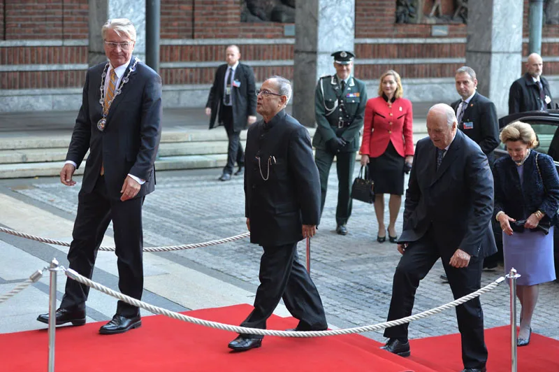 The President, Shri Pranab Mukherjee being received by the Mayor of Oslo, …