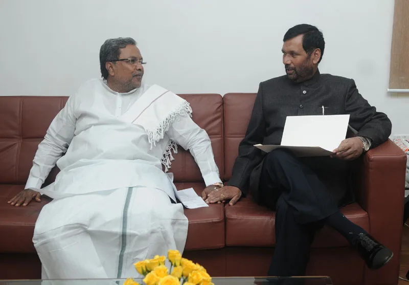 The Chief Minister of Karnataka, Shri Siddaramaiah calling on the Union Minister…