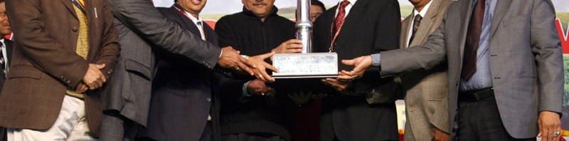 The Union Minister for Defence, Shri Manohar Parrikar presenting the ...