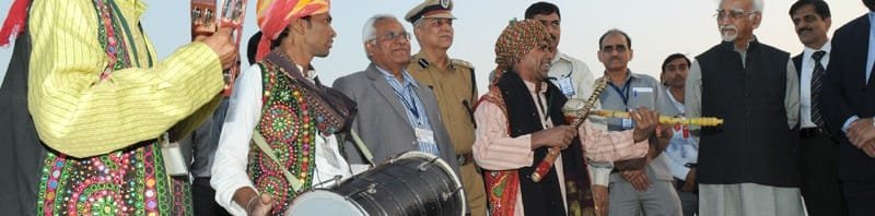 The Vice President, Shri Mohd. Hamid Ansari visiting the White Desert in Ran of Kachch, in Gujarat