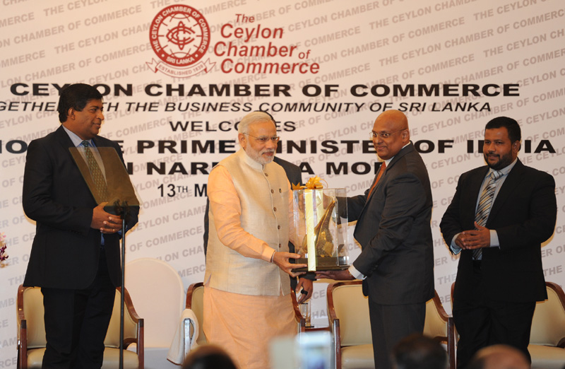 The Prime Minister, Shri Narendra Modi being presented a memento, at the business meeting..