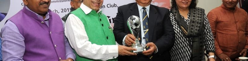 The Chief Election Commissioner, Shri H.S. Bramha being presented a memento at the participation of an Open House Session on the Electoral Reforms in India, in New Delhi