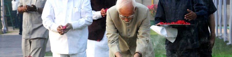 The Vice President, Shri Mohd. Hamid Ansari paying floral tributes at the Samadhi of ..