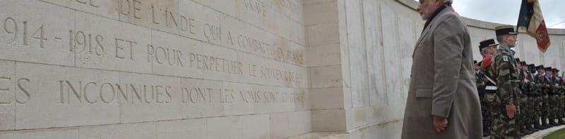 The Prime Minister, Shri Narendra Modi paying homage at the World War I Memorial,..