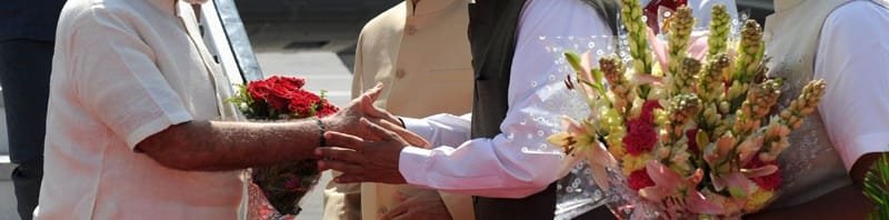 The Prime Minister, Shri Narendra Modi being received by the Governor of Maharashtra,..