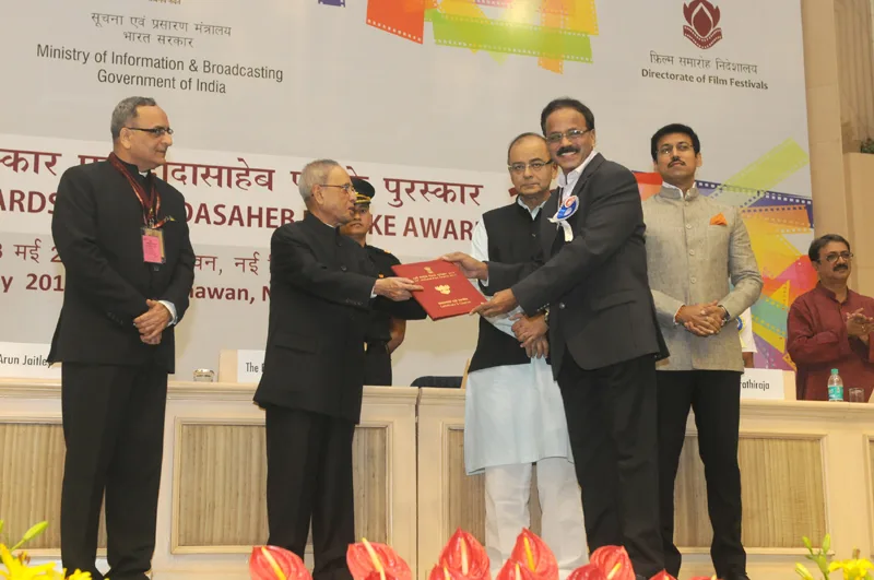 The President, Shri Pranab Mukherjee presenting the Special Mention Certificate for..