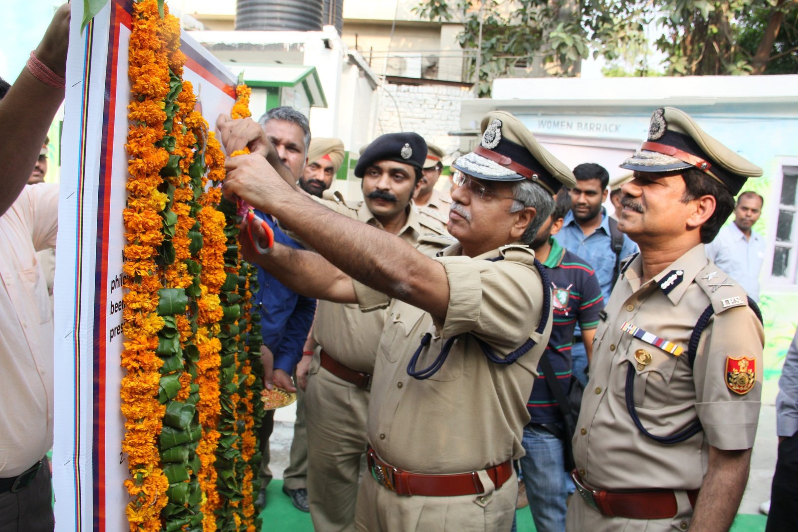 COMMISSIONER DELHI POLICE ,B S BASSI INAUGRATES DELHI POLICE FIRST GREEN ..