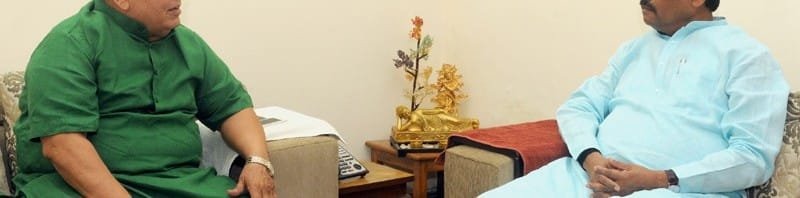 The Chief Minister of Jharkhand, Shri Raghubar Das calling on the Union Minister for..