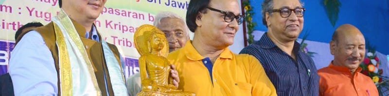 The Minister of State for Home Affairs, Shri Kiren Rijiju being felicitating by the..