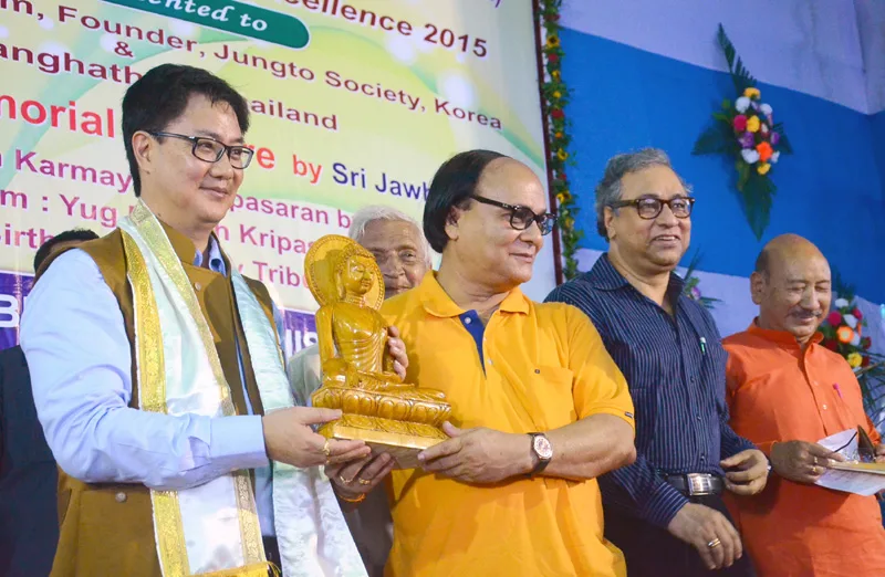 The Minister of State for Home Affairs, Shri Kiren Rijiju being felicitating by the..