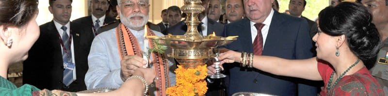 The Prime Minister, Shri Narendra Modi and the President of Tajikistan, Mr. Emomali Rahmon lighting..