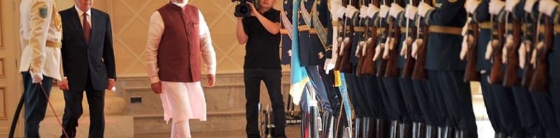 The Prime Minister, Shri Narendra Modi inspecting the guard of honour, at the ..