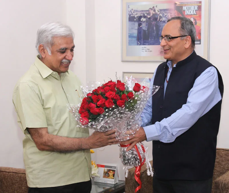 Shri Sunil Arora takes charge as the Secretary, Ministry of Information & Broadcasting ..
