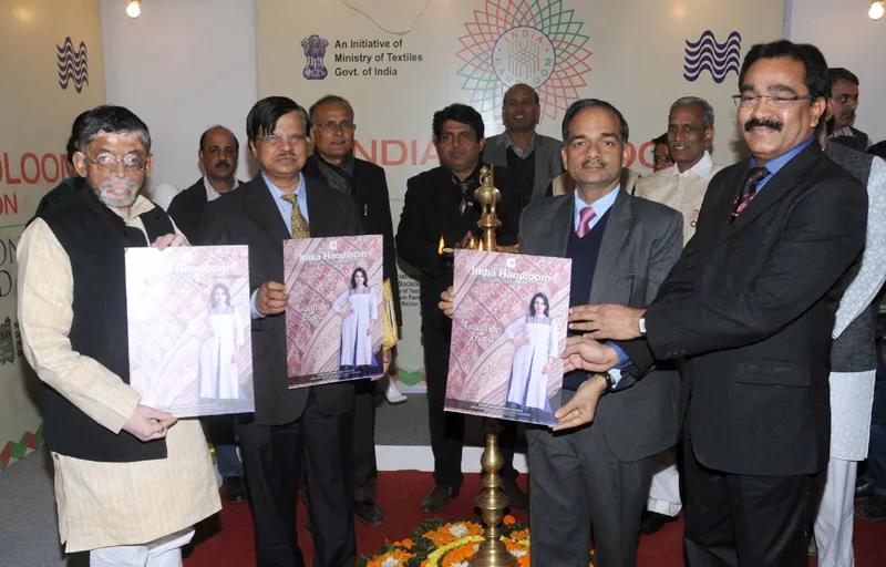 The Minister of State for Textiles (Independent Charge), Shri Santosh Kumar ..
