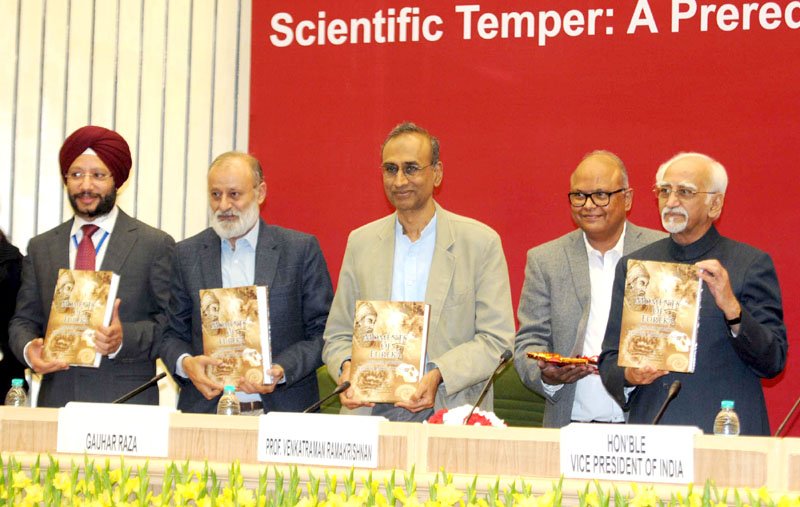 The Vice President, Shri M. Hamid Ansari releasing the book ‘Moments of Eureka’, at a function, in New Delhi