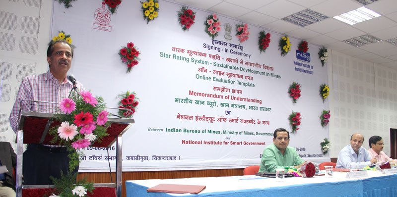 The Secretary, Ministry of Mines, Shri Balvinder Kumar addressing at the ..