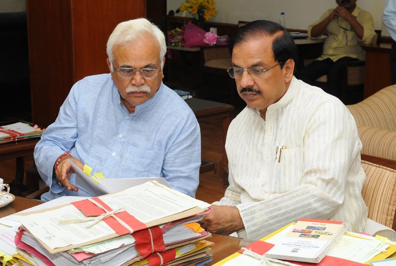 The Tourism Minister of Karnataka, Shri R. V. Deshpandey meeting the Minister of State for Culture and Tourism (Independent Charge), Dr. Mahesh Sharma, in New Delhi