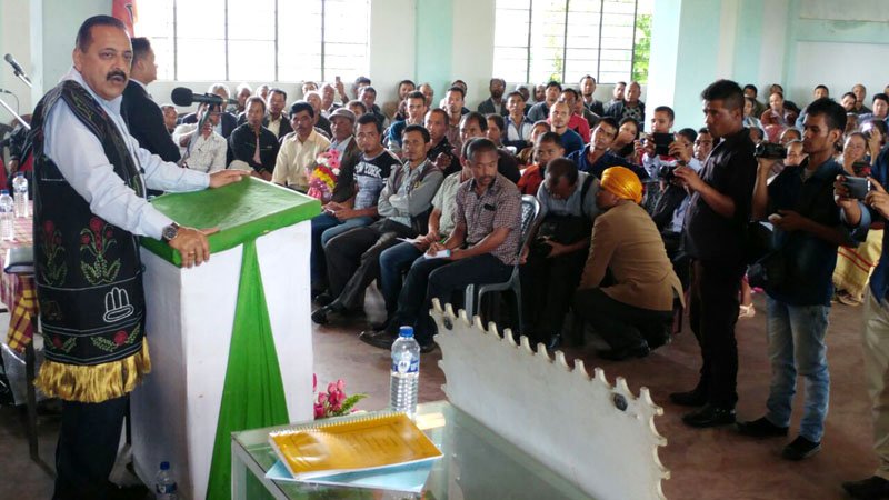 Dr. Jitendra Singh addressing after paying tributes at the statue of the legendary freedom fighter Tirot Sing
