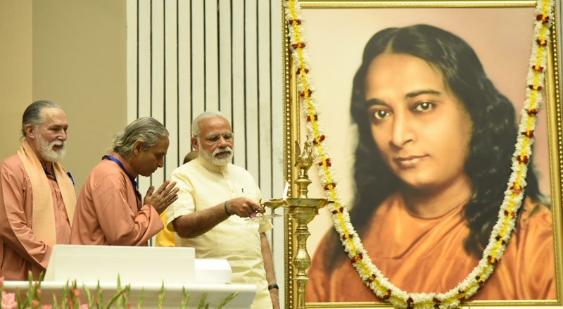 The Prime Minister, Shri Narendra Modi lighting the lamp at the release..