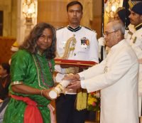 The President, Shri Pranab Mukherjee presenting the Padma Shri Award..