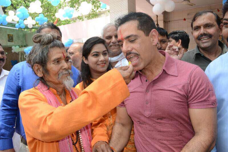 ROBERT VADRA TO TURN 48 YEARS TOMORROW, EARLY BIRTHDAY VISITS TEMPLE SEEKS BLESSINGS