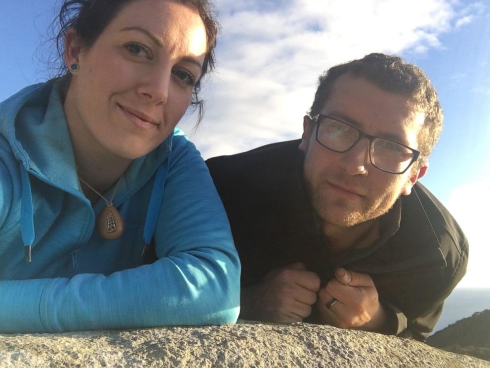 AUSTRALIAN WOMEN CARRIES ENGAGEMENT RING IN HER NECKLACE FOR MORE THAN A YEAR