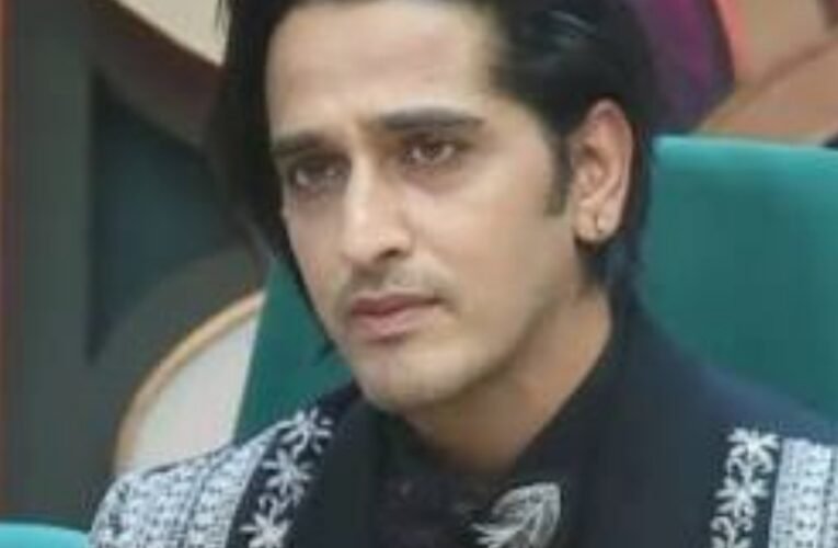 Qazi Touqeer Big Boss contestant mesmerizing voice takes you back to the Rafi Sahab era when he sings his song ‘ Tum mujhe yuh bhula na Paoge’